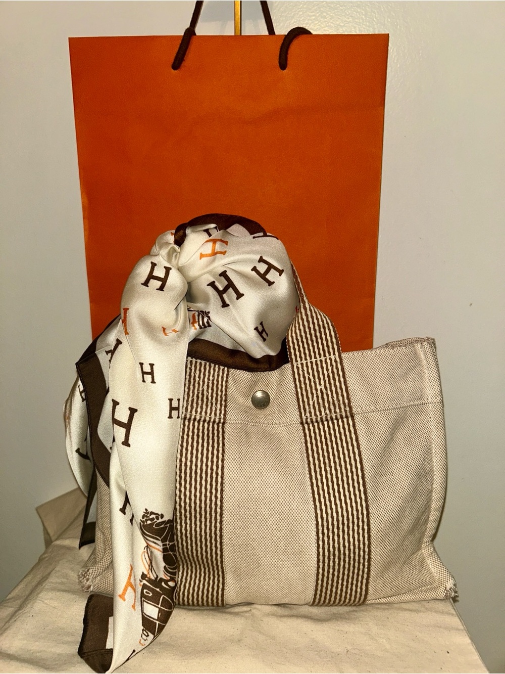 Auth HERMES Silver Cadena Padlock set! Bundled with Tote, shopper, & Scarf - Picture 7 of 16